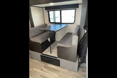 Rob and Samantha’s Jayco 184BS Travel Trailer