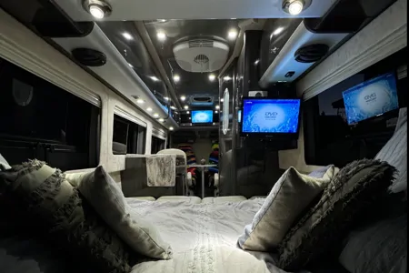 Ric Flairstream - Fully Camperized Mercedes Sprinter