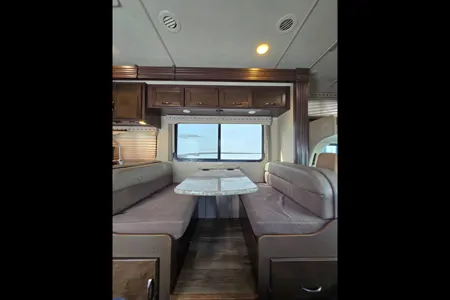 Family RV Class C Perfect Size, equiped with Cooking, Sleeping and Camping supplies.