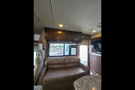 Family RV Class C Perfect Size, equiped with Cooking, Sleeping and Camping supplies.