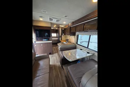 Family RV Class C Perfect Size, equiped with Cooking, Sleeping and Camping supplies.