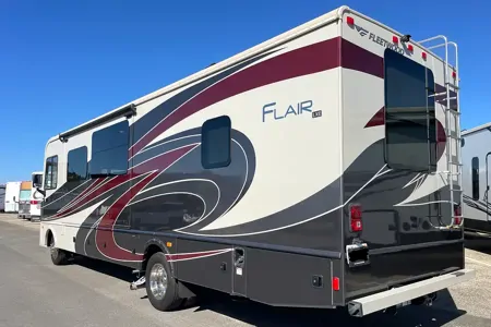 * 2018 Fleetwood Flair LXE Class A - Bunkbed - Family Fun *