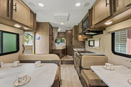 Coachmen LEPRECHAUN Class C