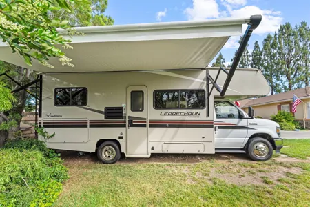 Coachmen LEPRECHAUN Class C