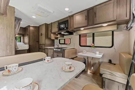 Coachmen LEPRECHAUN Class C
