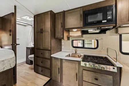 Coachmen LEPRECHAUN Class C