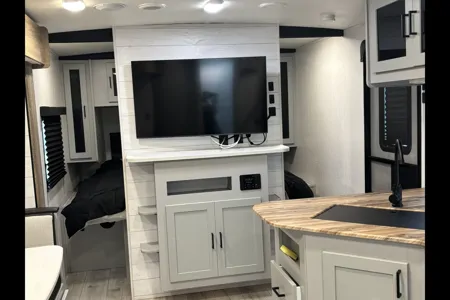 Sambolin Private King Bedroom Sleeps 5 Comfortably