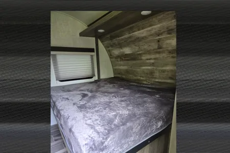 Like New - Grand River 22MB Travel Trailer