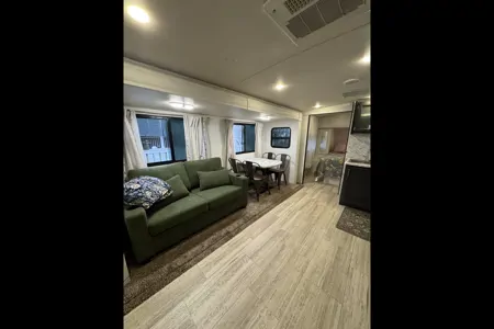 Adventure Awaits 2017 Grand Design Imagine 2800bh