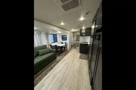 Adventure Awaits 2017 Grand Design Imagine 2800bh