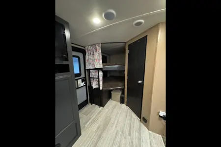 Adventure Awaits 2017 Grand Design Imagine 2800bh