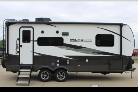 EVAN's Forest River Flagstaff Micro Lite 22fbs Travel Trailer