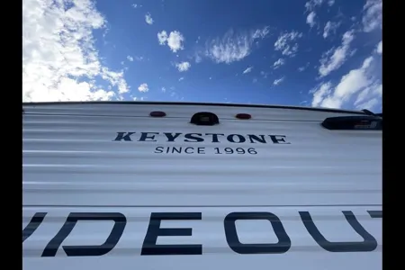 Keystone Hideout 20BWE • Family Adventure Trailer • Sleeps 7 • Easy Tow • Fully Equipped