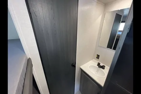 Keystone Hideout 20BWE • Family Adventure Trailer • Sleeps 7 • Easy Tow • Fully Equipped