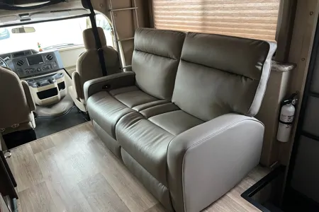 BEATRIX KIDDO - DOG FRIENDLY + 100 FREE MILES PER DAY!