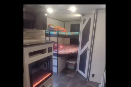 RV with Bunks and King bed: No extra fees. Fully Equipped.  Delivery Available