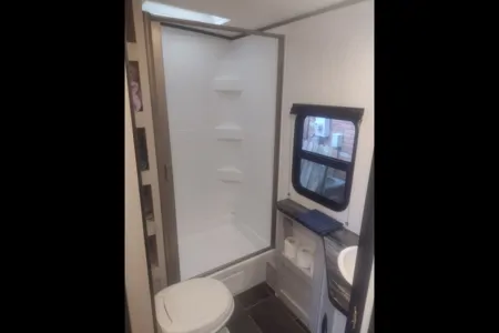 RV with Bunks and King bed: No extra fees. Fully Equipped.  Delivery Available