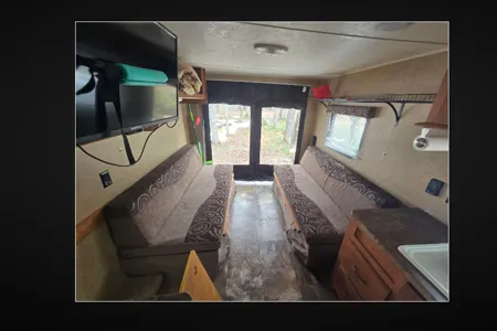 Grey Wolf Adventure - UPMI1563