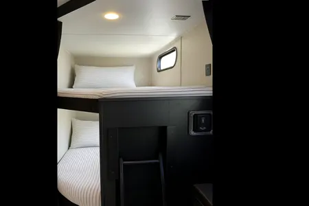 Paradise on wheels, bunkhouse.