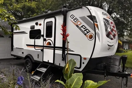 Adventure-Ready Geo Pro 20BHS! Easy to Tow. Sleeps 6