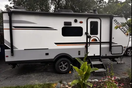 Adventure-Ready Geo Pro 20BHS! Easy to Tow. Sleeps 6