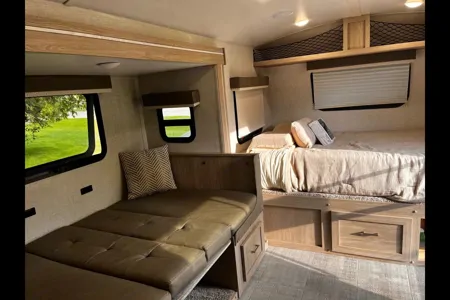 Adventure-Ready Geo Pro 20BHS! Easy to Tow. Sleeps 6