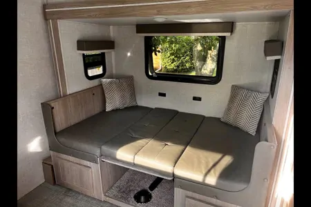 Adventure-Ready Geo Pro 20BHS! Easy to Tow. Sleeps 6
