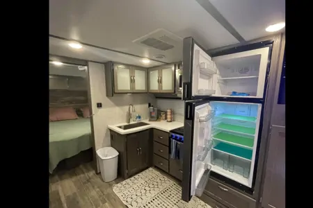 King Bed! Sleeps 8! Delivery & Setup! Luxury Setup!