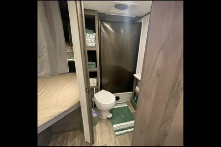 King Bed! Sleeps 8! Delivery & Setup! Luxury Setup!