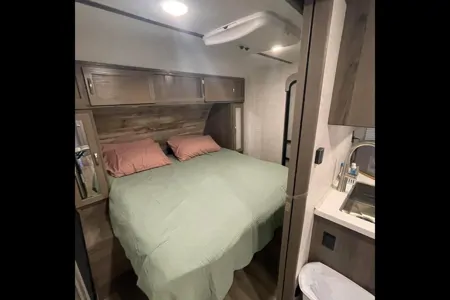 King Bed! Sleeps 8! Delivery & Setup! Luxury Setup!