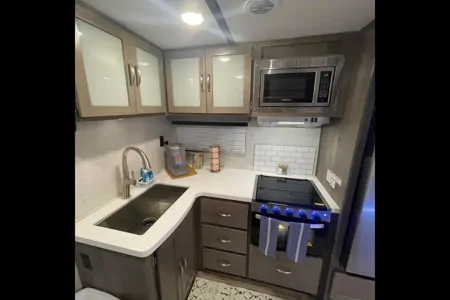 King Bed! Sleeps 8! Delivery & Setup! Luxury Setup!