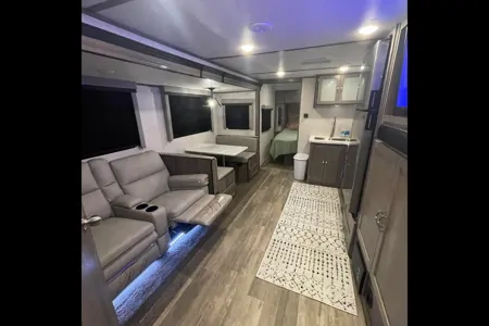 King Bed! Sleeps 8! Delivery & Setup! Luxury Setup!
