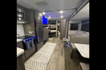 King Bed! Sleeps 8! Delivery & Setup! Luxury Setup!