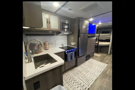 King Bed! Sleeps 8! Delivery & Setup! Luxury Setup!