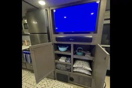 King Bed! Sleeps 8! Delivery & Setup! Luxury Setup!
