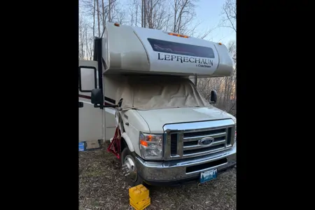 Lucky Coachmen Leprechaun Class C