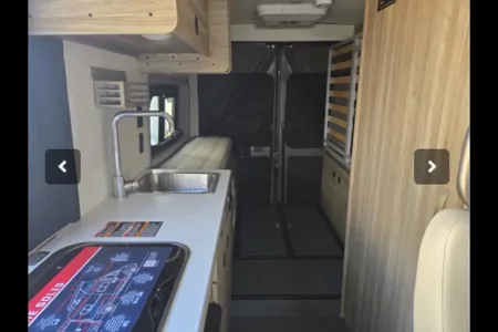 Yang's Winnebago Solis 59P Class B