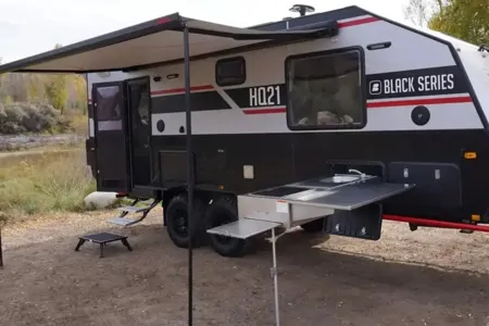 Caravane de voyage tout-terrain Blackseries HQ21 2023/Blackseries HQ21 2023 Off-Road Travel Trailer