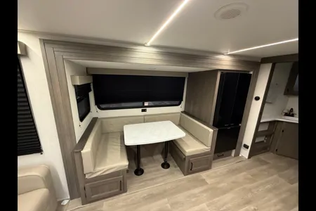 Clean & Comfortable 265BTH Camper