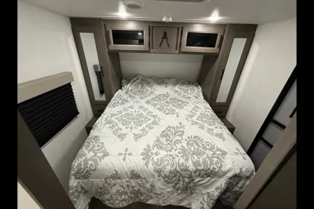 Clean & Comfortable 265BTH Camper