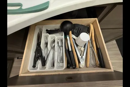 Clean & Comfortable 265BTH Camper