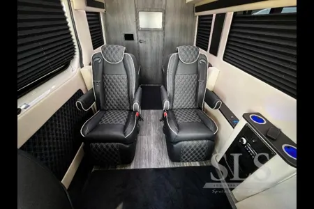 8 seater OGV V-Cruiser Class B