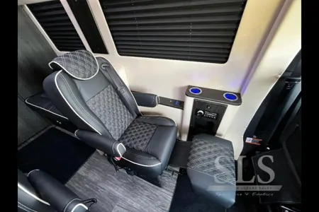 8 seater OGV V-Cruiser Class B