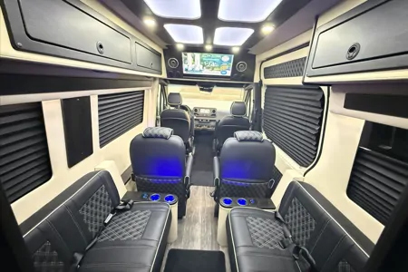 8 seater OGV V-Cruiser Class B