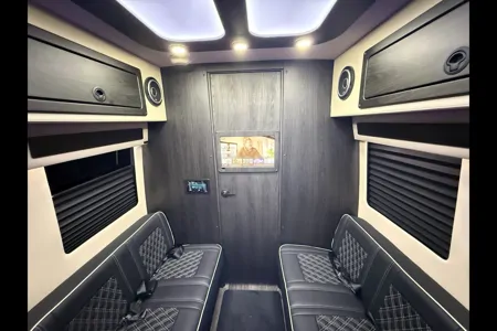 8 seater OGV V-Cruiser Class B