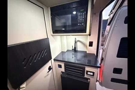 8 seater OGV V-Cruiser Class B