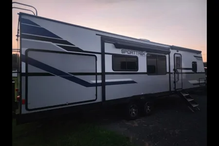 Ray Rays Travel Trailer with outdoor kitchen and bunk room