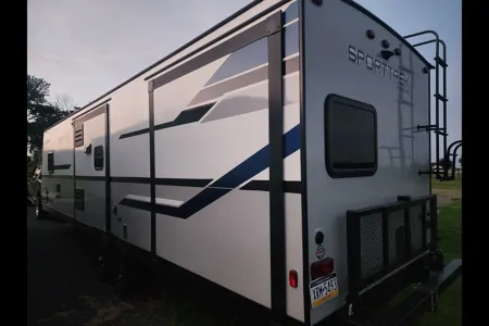 Ray Rays Travel Trailer with outdoor kitchen and bunk room