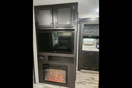 Ray Rays Travel Trailer with outdoor kitchen and bunk room