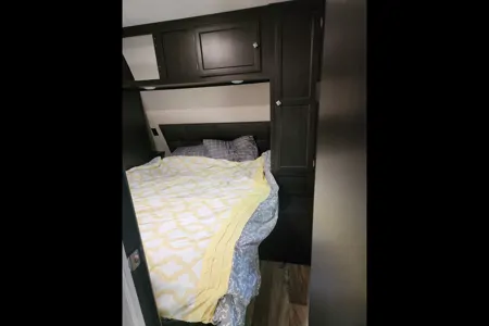 Ray Rays Travel Trailer with outdoor kitchen and bunk room